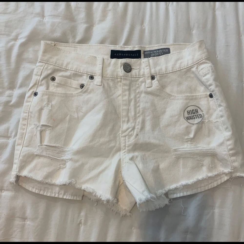 White Aeropostale’s shorts